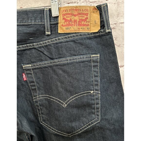 Levis 501 Original Fit Jeans Straight Leg Button Fly 100% Cotton Dark Wash 42x32 - Picture 4 of 4